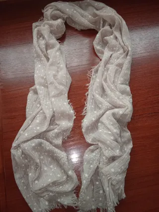 Pañuelo beige con estrellas blancas