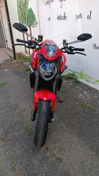 Ducati Monster 937 Plus