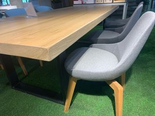 Mesa de comedor roble macizo y 6 sillas