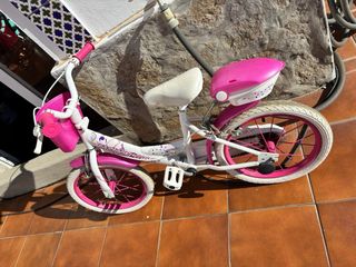 Bicicleta infantil rosa y blanca