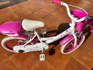 Bicicleta infantil rosa y blanca