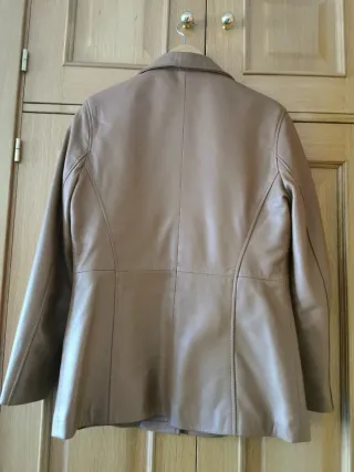 Chaqueta de piel marrón