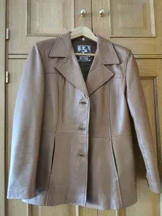 Chaqueta de piel marrón