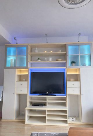 Mueble TV espacioso y casi nuevo