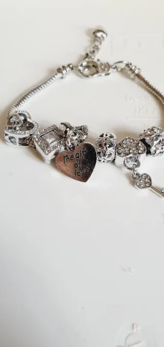 Bracciale charms con ciondoli