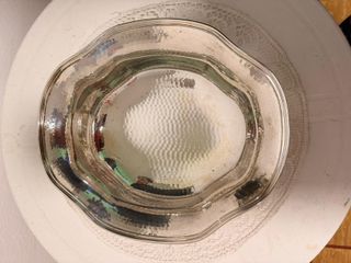 Cuenco antiguo de plata maciza con patas de león