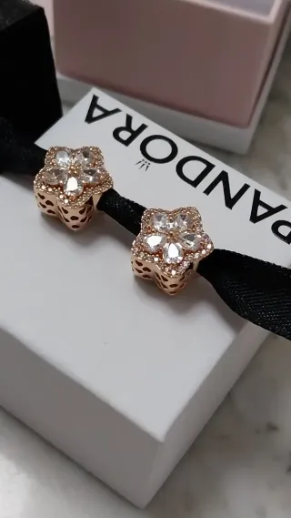 Charm Pandora Copo de nieve oro rosa.