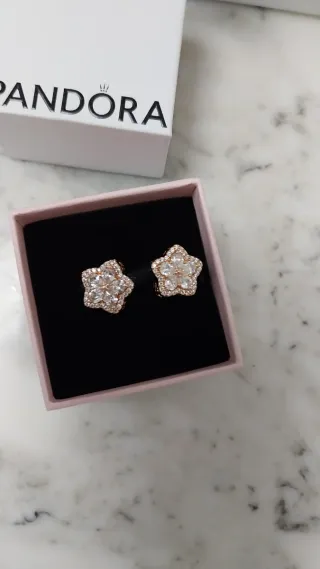 Charm Pandora Copo de nieve oro rosa.