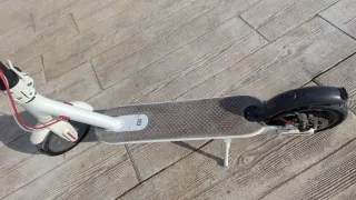 Patinete Eléctrico Blanco y regalos