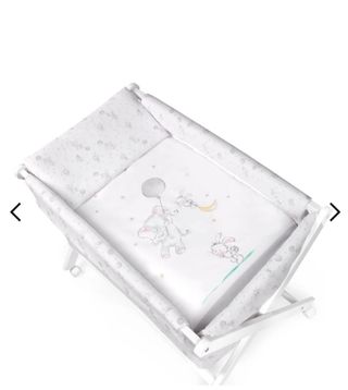 Minicuna con ruedas y estampado