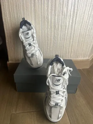 New Balance 530 White Silver Navy37