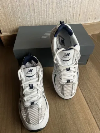 New Balance 530 White Silver Navy37
