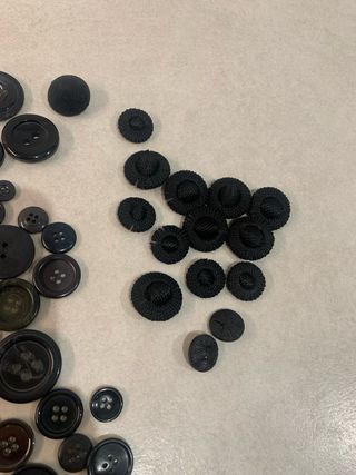 Lote 77 botones negros