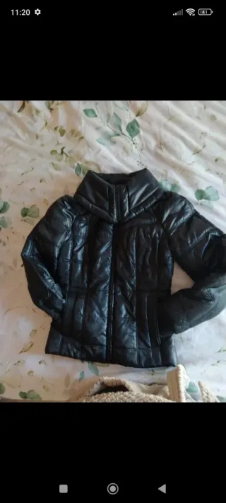Chaqueta acolchada Y2K negra