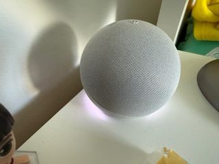 Echo Dot em exclente estado com caixa e acessorios