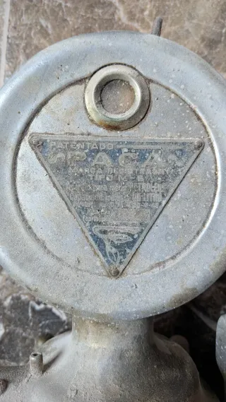 Surtidor de gasolina antiguo