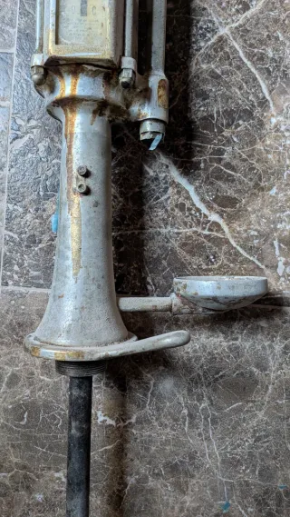 Surtidor de gasolina antiguo