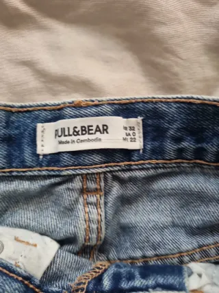 Pantalón corto vaquero desgastado