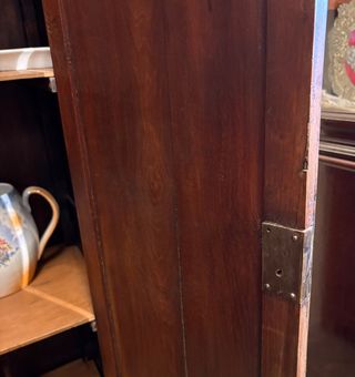 Mueble de Caoba con Dos Puertas