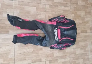 Mono de moto Talla 14 rosa y negro