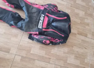 Mono de moto Talla 14 rosa y negro