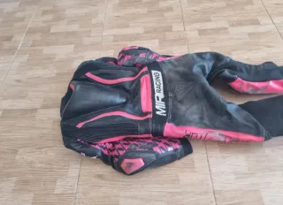 Mono de moto Talla 14 rosa y negro