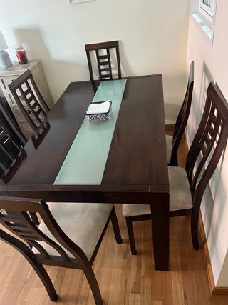 Mesa comedor y 6 sillas madera y tela