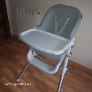 Trona gris para bebé