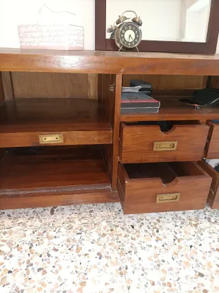 Mueble Bajo Colonial Banak Madera y Cristal