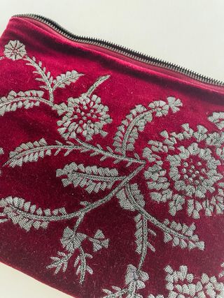 Clutch Sfera terciopelo granate