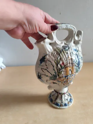 Botijo antiguo concha pintado