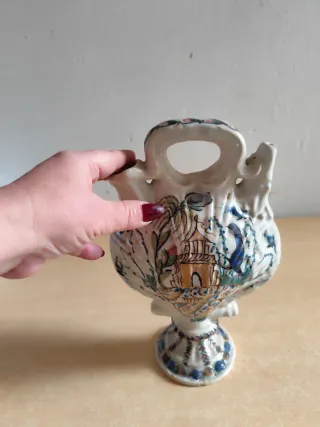 Botijo antiguo concha pintado