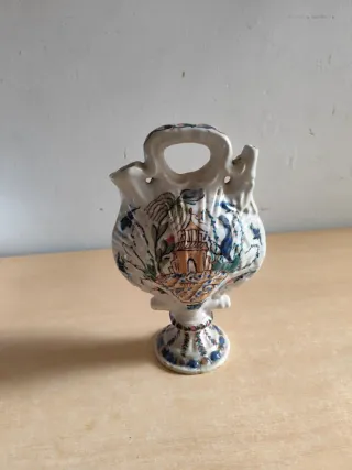 Botijo antiguo concha pintado