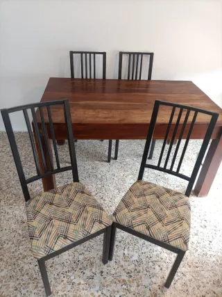 Mesa de comedor colonial de madera +4 sillas Banak