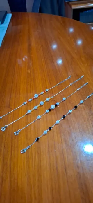 4 Pulseras en varios colores