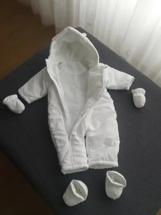 Mono de bebé blanco con osito