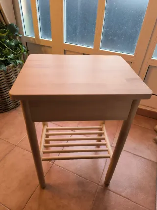 Mesita de noche Ikea madera clara