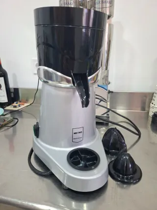 Exprimidor Eléctrico Plateado