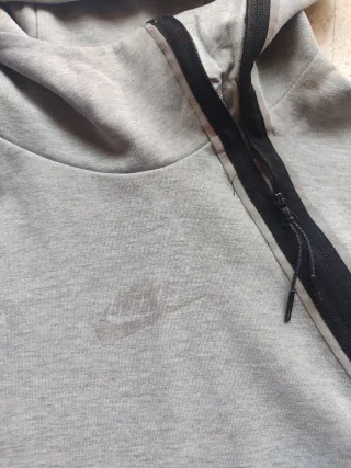 Lote 2 sudaderas Nike y Hollister