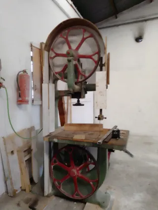 Sierra de cinta industrial