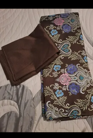 Tela fallera marrón con flores