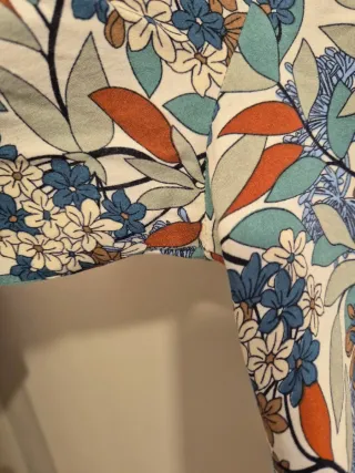 Blusa estampada floral manga larga