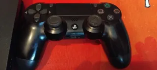 PS4 slim 500GB + 2 Controles + Cables