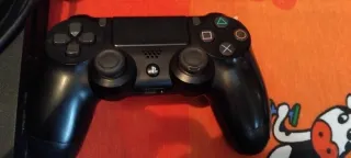 PS4 slim 500GB + 2 Controles + Cables