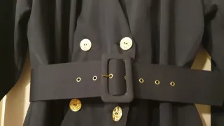 Spolverino blu doppiopetto con cintura