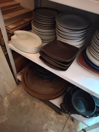 Utensilios cocina restaurante y pizzería, vajilla