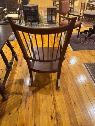 Mecedora antigua de madera