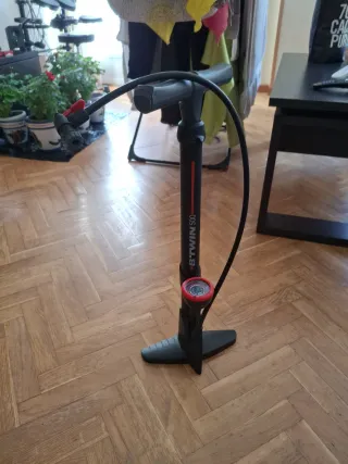 Inflador Btwin 500 con manómetro
