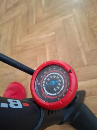 Inflador Btwin 500 con manómetro