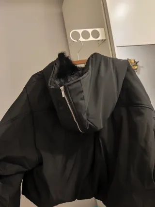 Abrigo Zara Windproof Talla L mujer capucha pelo